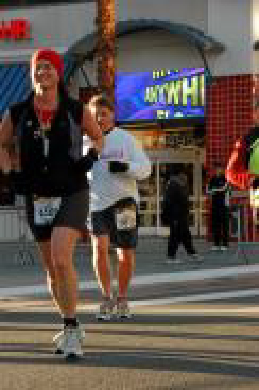 2007/11(November)/LasVegas-Marathon/1024x768_2007-Las-Vegas-Marathon-Suzi-14.jpg