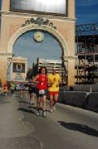 2007/11(November)/LasVegas-Marathon/2007-Las-Vegas-Marathon-Suzi-1.jpg
