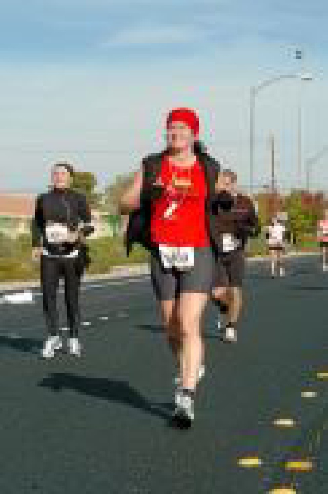 2007/11(November)/LasVegas-Marathon/640x480_2007-Las-Vegas-Marathon-Suzi-11.jpg