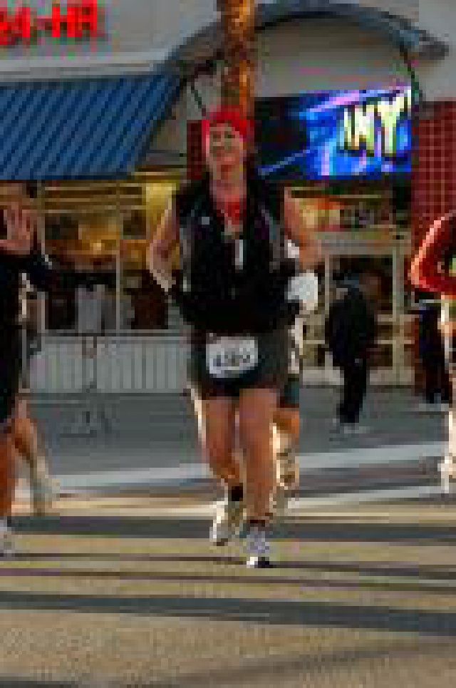 2007-Las-Vegas-Marathon-Suzi-13.jpg