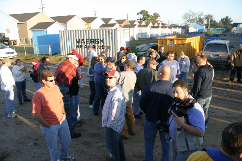 2007/11(November)/VA-ITOC-New-Orleans/Crazy-Johnnies/800x600_2007-11-28-VA-ITOC-Habitat-for-Humanity-04.JPG