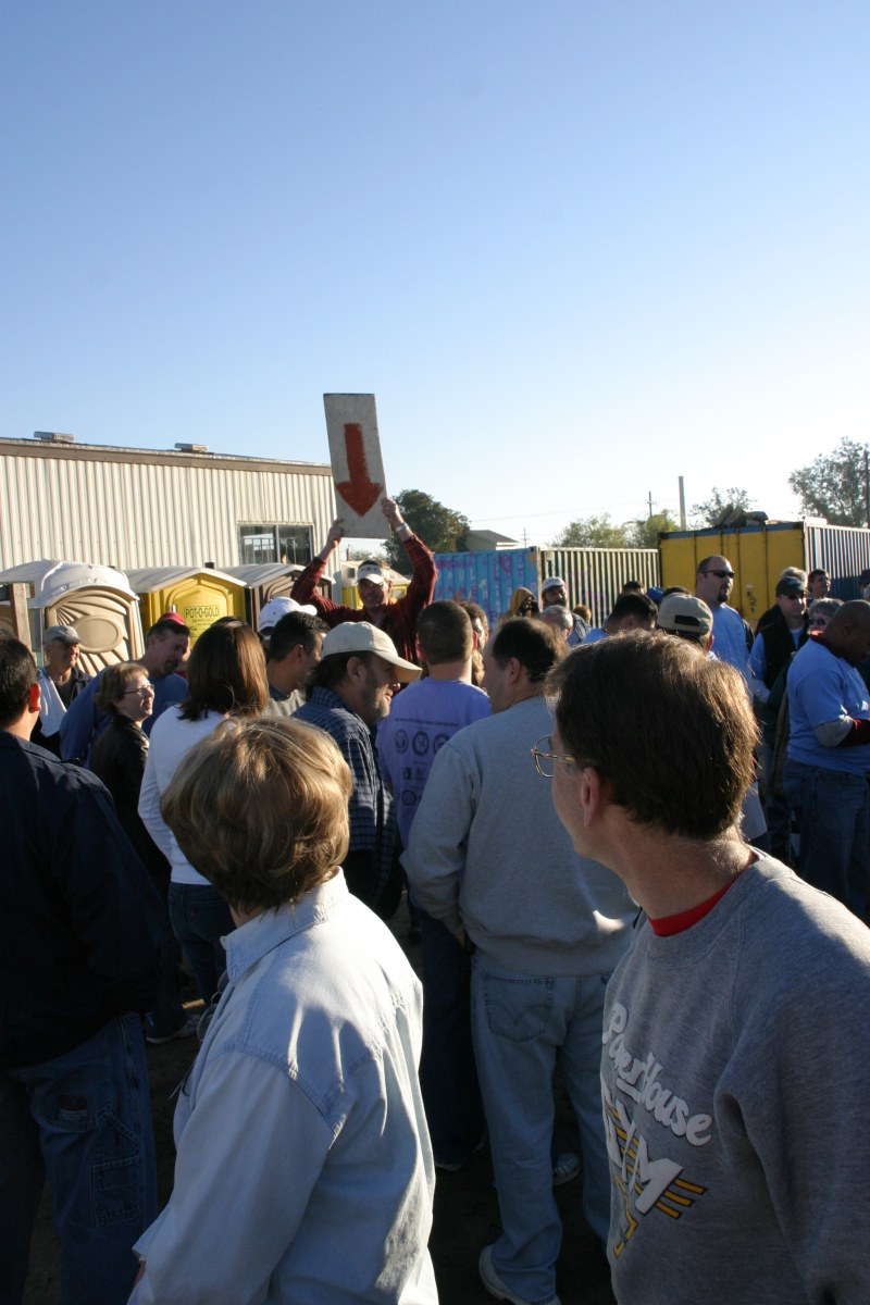 2007/11(November)/VA-ITOC-New-Orleans/Habitat-for-Humanity/800x600_2007-11-28-VA-ITOC-Habitat-for-Humanity-26-Where-is-Joe.JPG