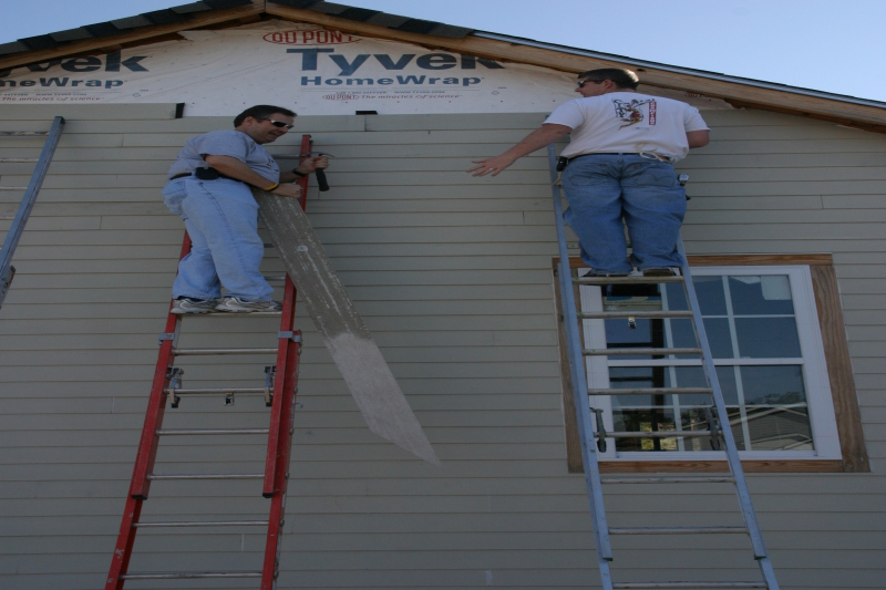 2007/11(November)/VA-ITOC-New-Orleans/Habitat-for-Humanity/800x600_2007-11-28-VA-ITOC-Habitat-for-Humanity-60-Steve-Bill.JPG