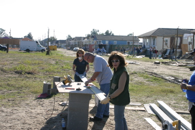 2007-11-28-VA-ITOC-Habitat-for-Humanity-72-Barbie-Jesse-Lydia.JPG