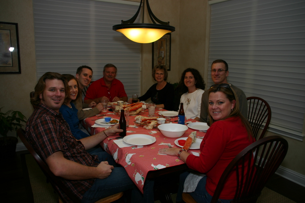 2007/12(December)/Christmas/1024x768_2007-12-24-Christmas-Eve-02-crab-dinner-Justin-Heather-Josh-Jim-Janeen-Suzi-Travis-Katie.JPG
