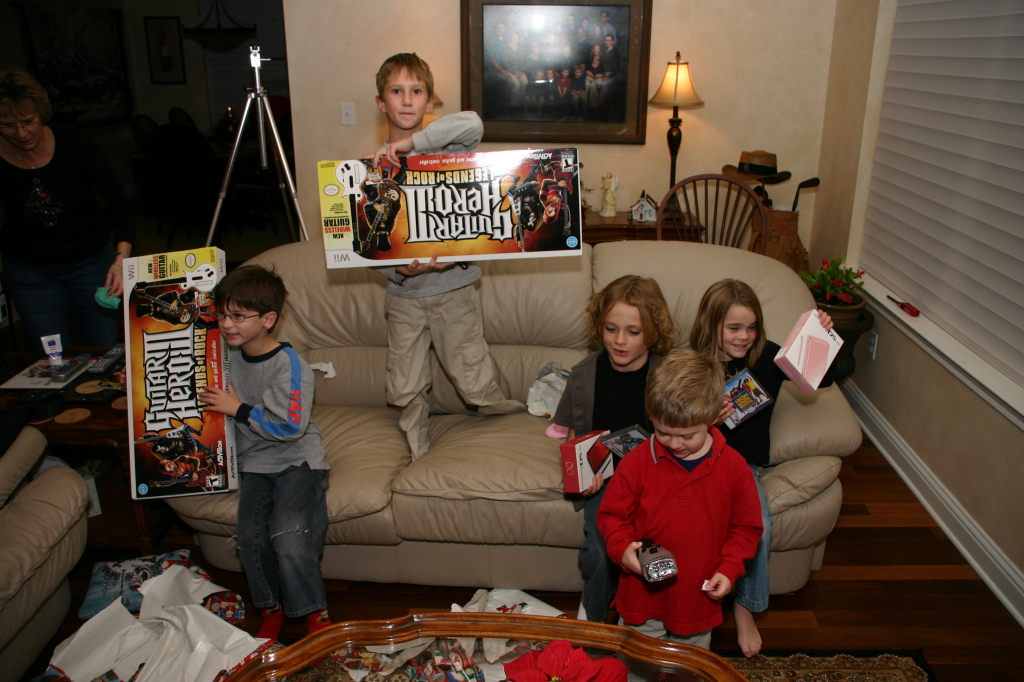 2007/12(December)/Christmas/1024x768_2007-12-24-Christmas-Eve-21-Dax-Chance-Vale-Ian-Kyla.JPG