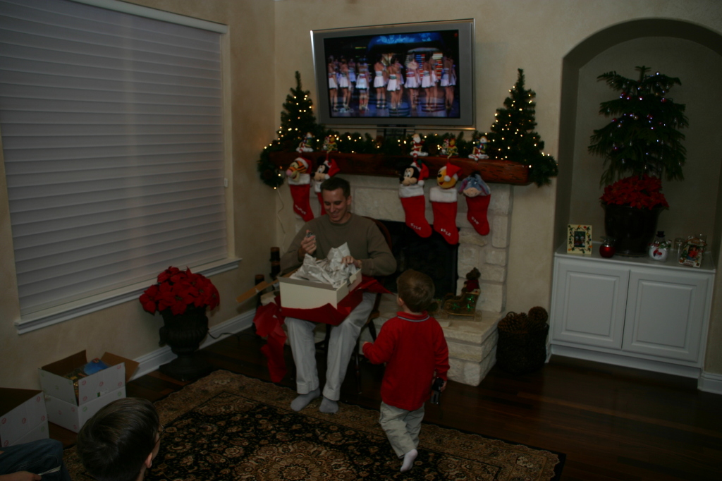 2007/12(December)/Christmas/1024x768_2007-12-24-Christmas-Eve-43-Josh-Ian.JPG