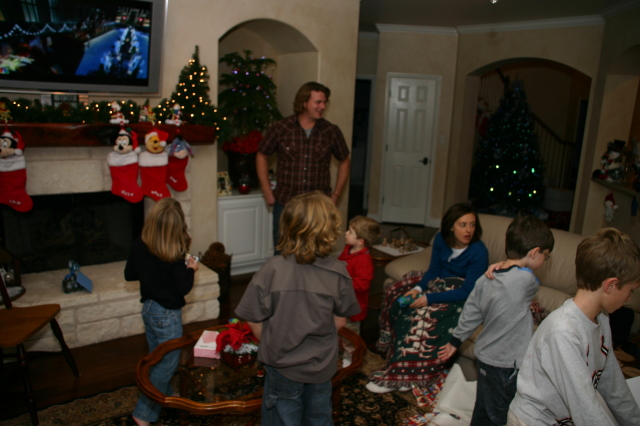 2007/12(December)/Christmas/640x480_2007-12-24-Christmas-Eve-18-Kyla-Vale-Justin-Ian-Heather-Dax-Chance.JPG