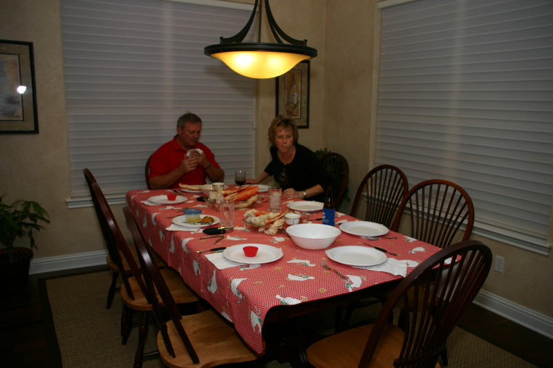 2007/12(December)/Christmas/2007-12-24-Christmas-Eve-01-crab-dinner-Jim-Janeen.JPG