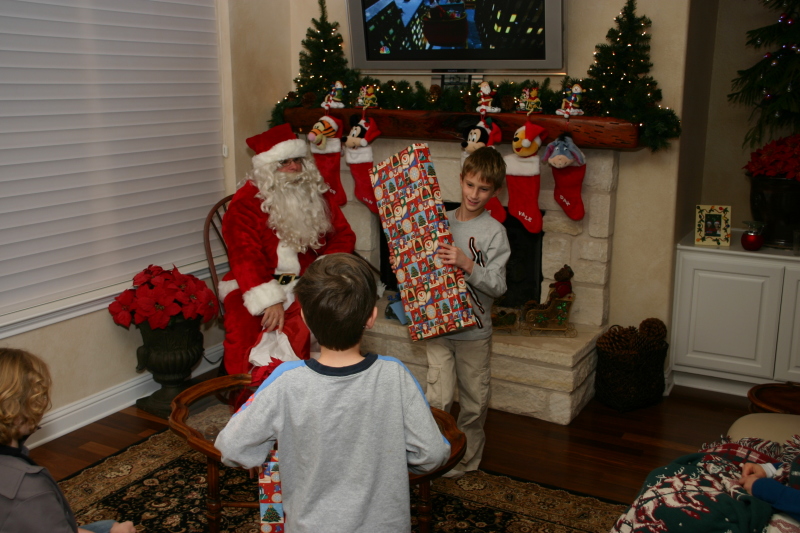 2007/12(December)/Christmas/800x600_2007-12-24-Christmas-Eve-07-Santa-Chance-Dax.JPG