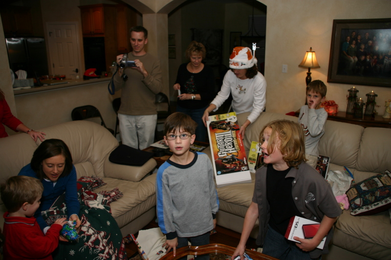 2007/12(December)/Christmas/800x600_2007-12-24-Christmas-Eve-19-Ian-Heather-Josh-Dax-Janeen-Suzi-Vale-Chance.JPG