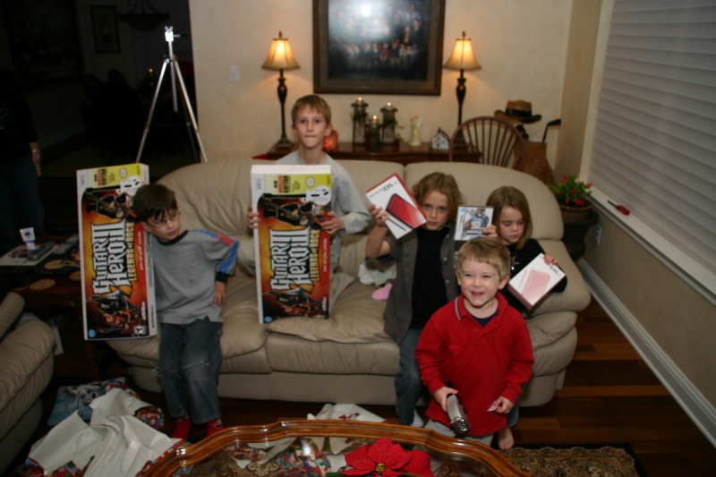2007/12(December)/Christmas/800x600_2007-12-24-Christmas-Eve-20-Dax-Chance-Vale-Ian-Kyla.JPG