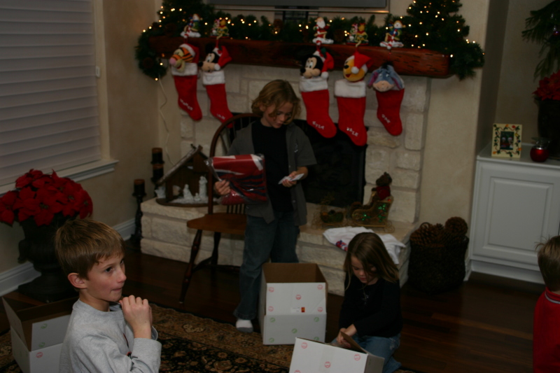 2007/12(December)/Christmas/800x600_2007-12-24-Christmas-Eve-25-Chance-Ian-Kyla.JPG