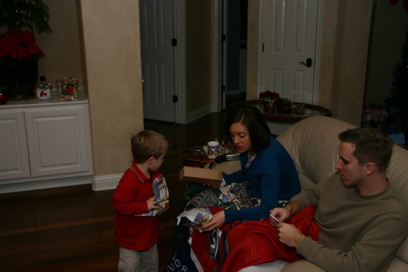 2007/12(December)/Christmas/800x600_2007-12-24-Christmas-Eve-26-Ian-Heather-Josh.JPG
