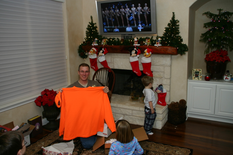 2007/12(December)/Christmas/800x600_2007-12-24-Christmas-Eve-59-Travis-Ian-Kyla.JPG