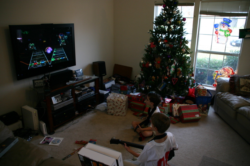 2007-12-25-Christmas-morning-1-Chance-Dax-Guitar-Hero-3-Wii.JPG