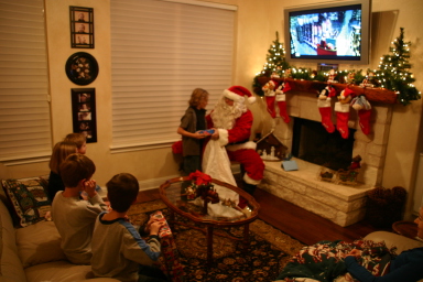 2007-12-24-Christmas-Eve-10-Santa-Vale-Ian-Kyla-Chance-Dax.JPG