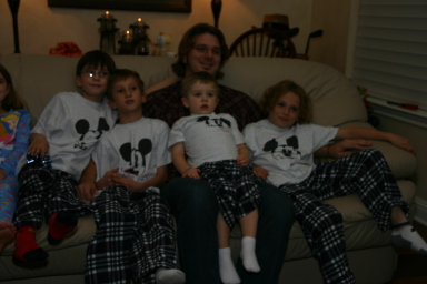 2007-12-24-Christmas-Eve-55-Dax-Chance-Ian-Vale-Justin.JPG