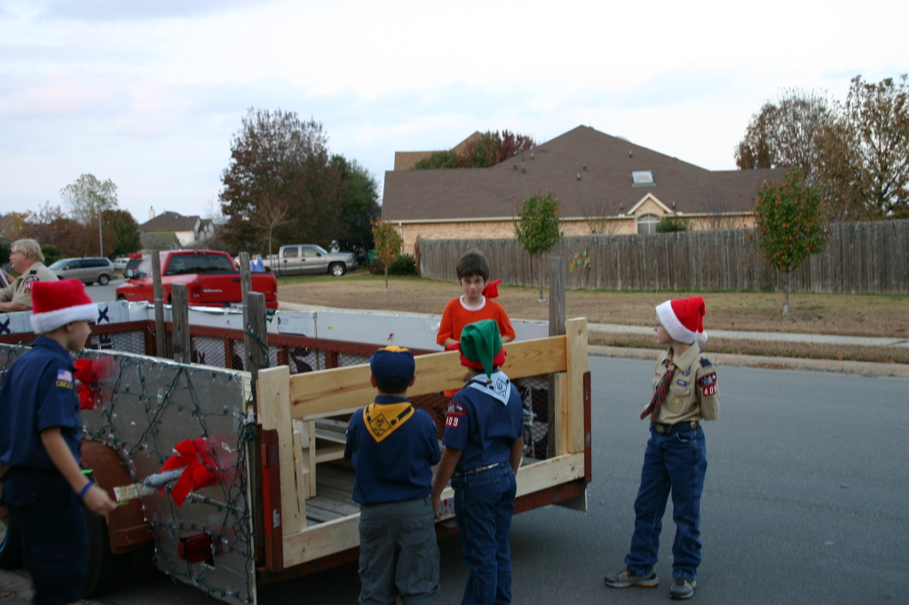 2007/12(December)/Cub-Scout-Parade/2007-12-08-Pflugerville-Parade-Pack-409-01-Dax.JPG