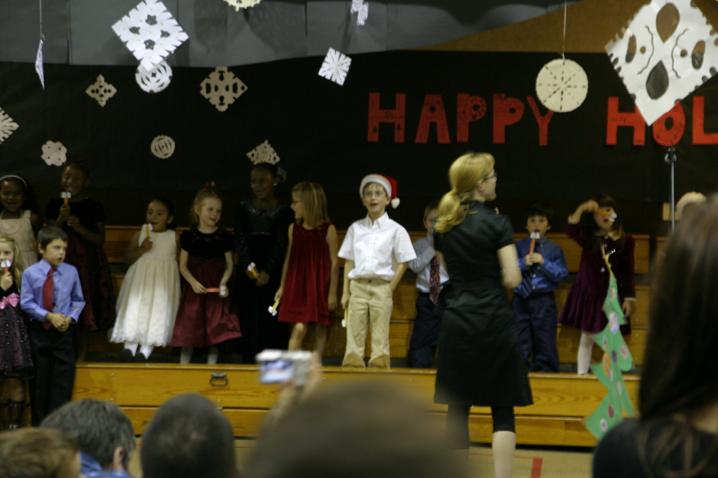 2007/12(December)/NYOS-Christmas-Pagent/1024x768_2007-12-11-NYOS-Christmas-Pagent-12-Dax.JPG
