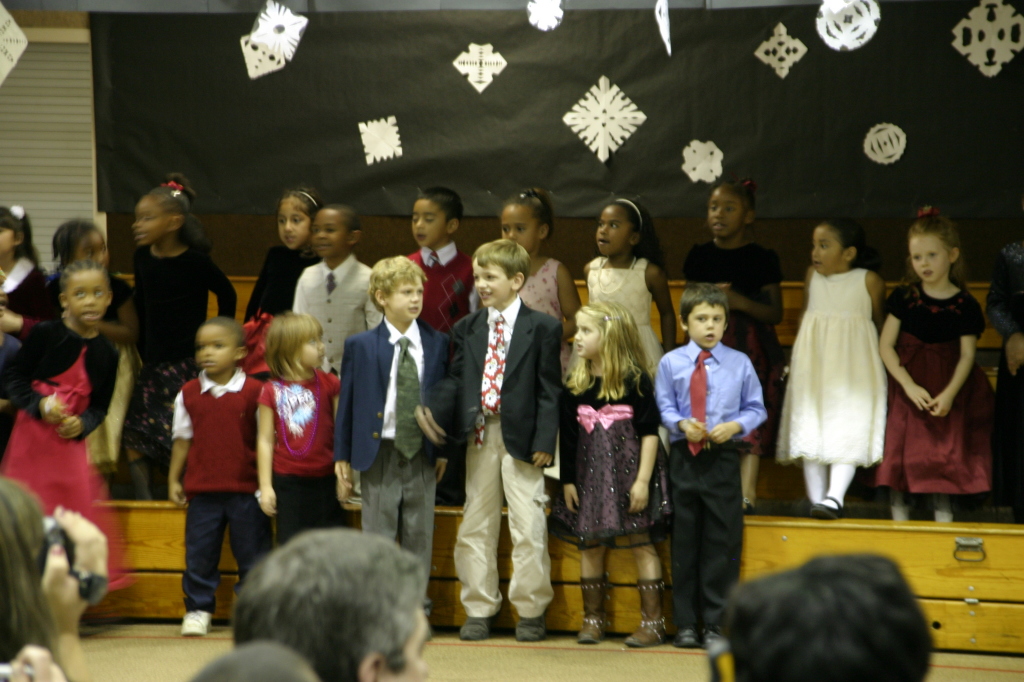 2007/12(December)/NYOS-Christmas-Pagent/1024x768_2007-12-11-NYOS-Christmas-Pagent-14-Case.JPG