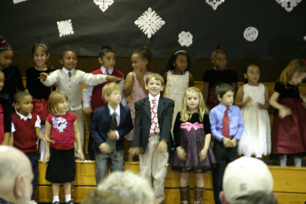 2007/12(December)/NYOS-Christmas-Pagent/1024x768_2007-12-11-NYOS-Christmas-Pagent-17-Case.JPG