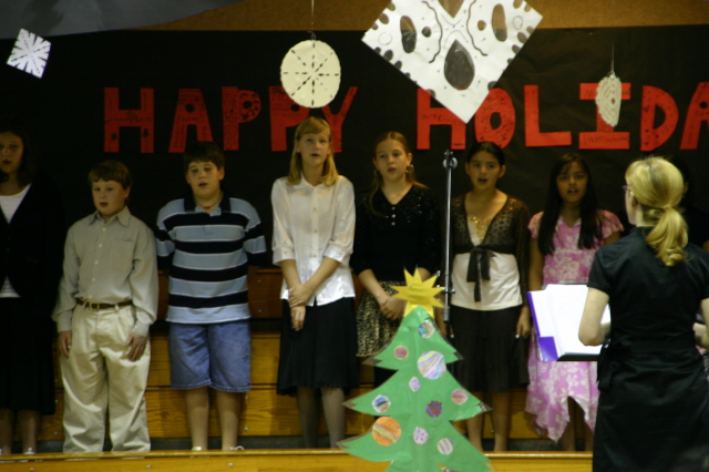 2007/12(December)/NYOS-Christmas-Pagent/640x480_2007-12-11-NYOS-Christmas-Pagent-01-Megan.JPG