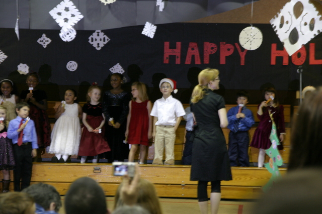 2007/12(December)/NYOS-Christmas-Pagent/640x480_2007-12-11-NYOS-Christmas-Pagent-11-Dax.JPG