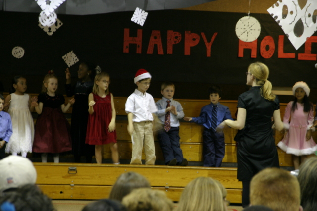 2007/12(December)/NYOS-Christmas-Pagent/640x480_2007-12-11-NYOS-Christmas-Pagent-15-Dax.JPG