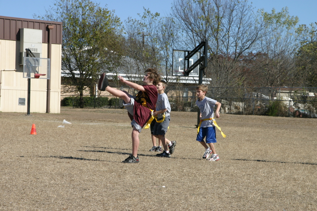 2007/12(December)/NYOS-flag-football/1024x768_2007-12-20-NYOS-flag-football-5-Chance.JPG