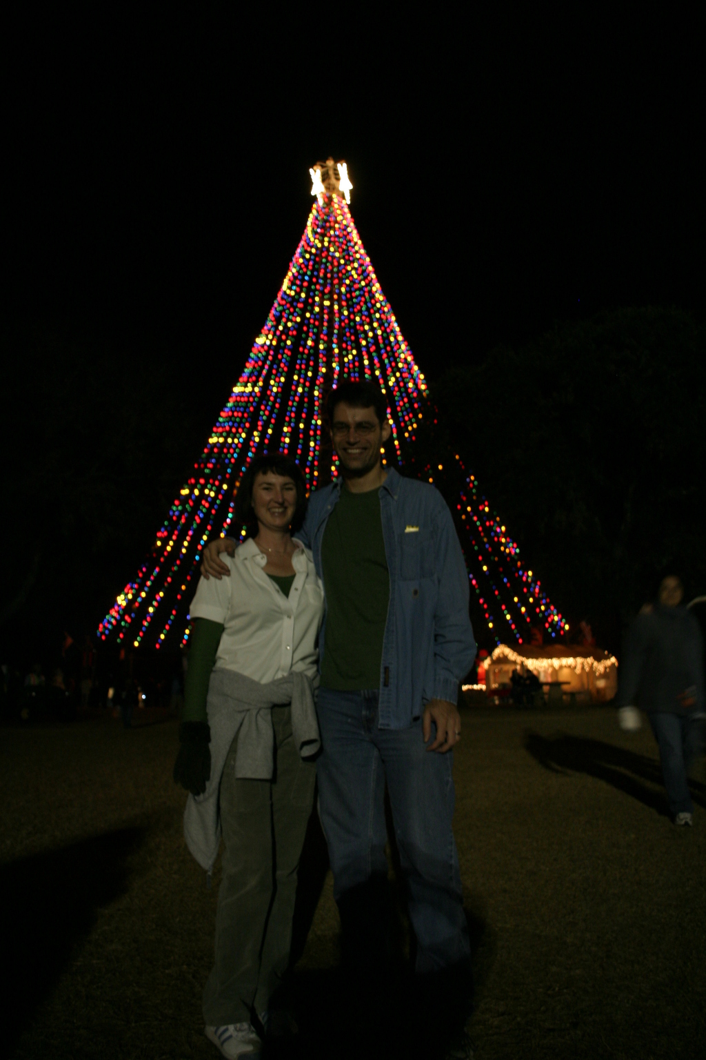 2007/12(December)/Trail-of-Lights/1024x768_2007-12-21-Trail-of-Lights-11-Vanessa-Chris.JPG