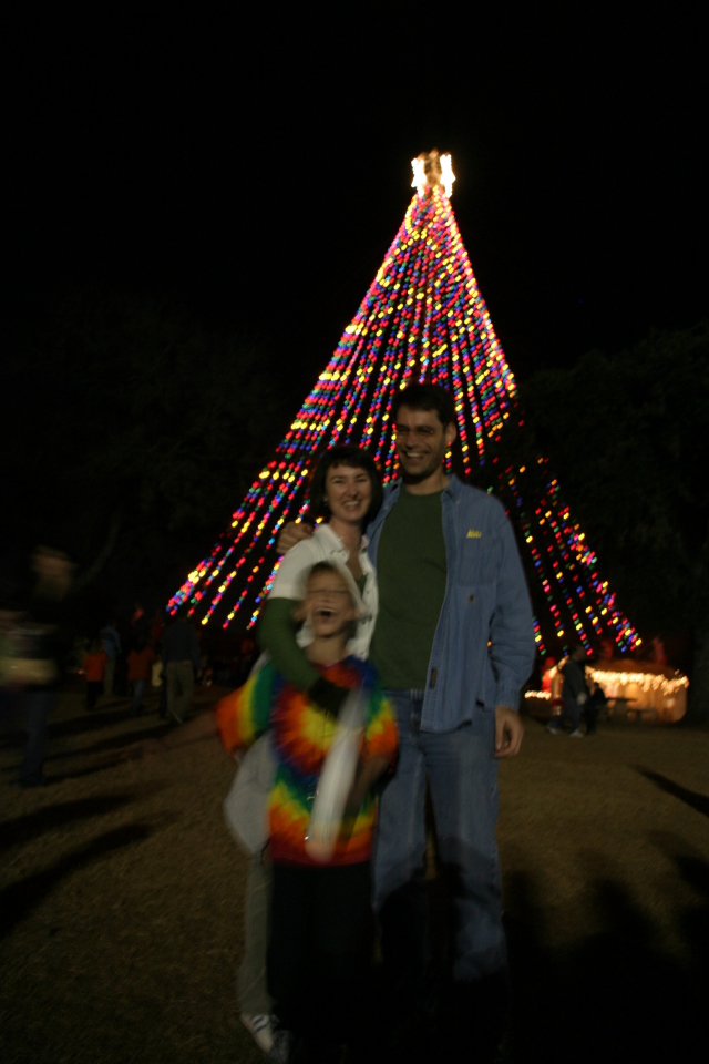 2007/12(December)/Trail-of-Lights/640x480_2007-12-21-Trail-of-Lights-09-Chance-Vanessa-Chris.JPG