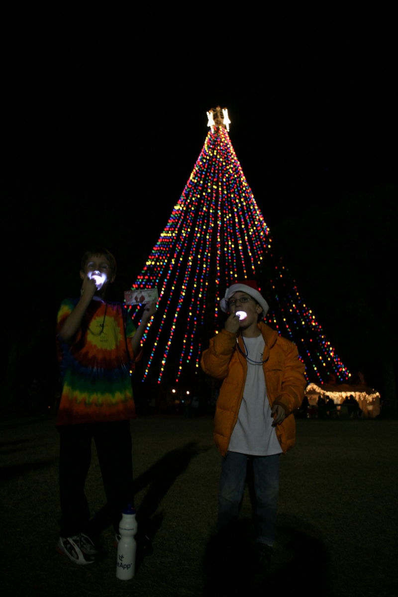 2007/12(December)/Trail-of-Lights/800x600_2007-12-21-Trail-of-Lights-03-Chance-Dax.JPG