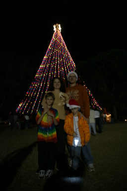 2007-12-21-Trail-of-Lights-05-Chance-Suzi-Travis-Dax.JPG