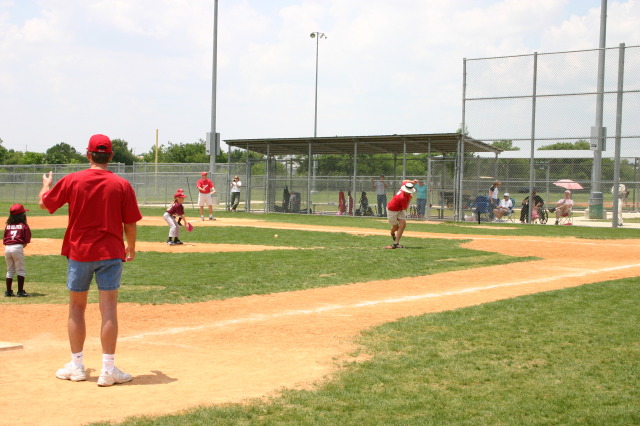 2007/BEST-OF/640x480_2007-05-12-Titans-105-Travis-Ducks-ball-GOOD.JPG