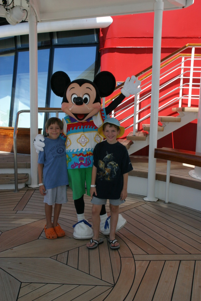 2007/BEST-OF/640x480_2007-09-27-Disney-Magic-Cruise-05-Mickey-Jack-Case-GOOD.JPG