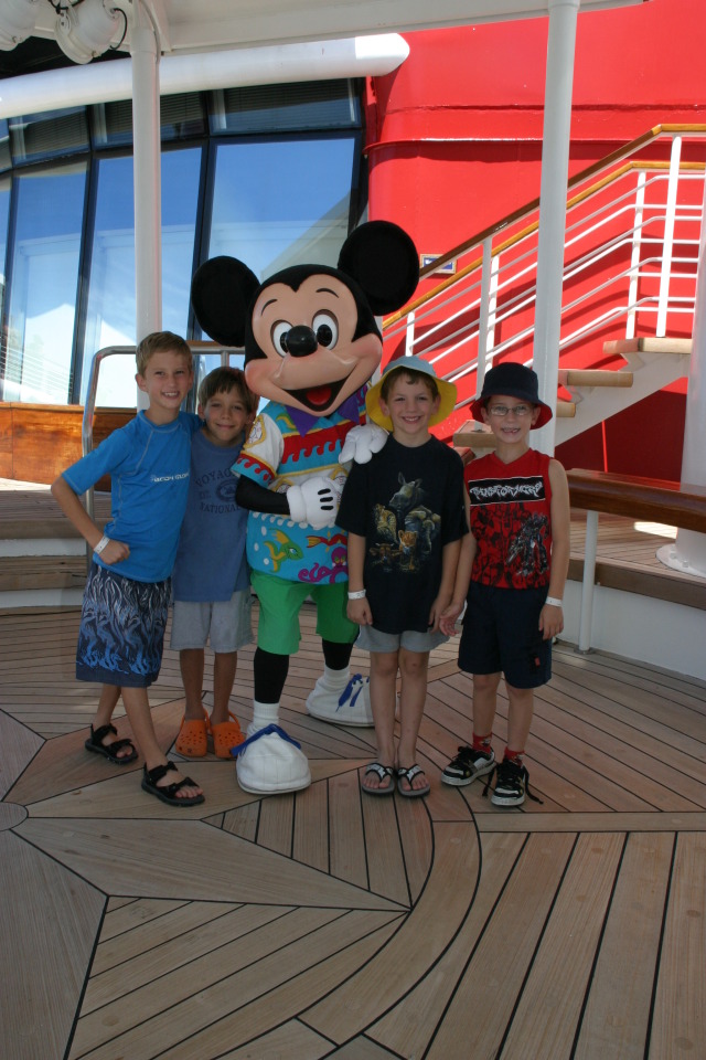 2007-09-27-Disney-Magic-Cruise-06-Chance-Jack-Mickey-Case-Dax-GOOD.JPG