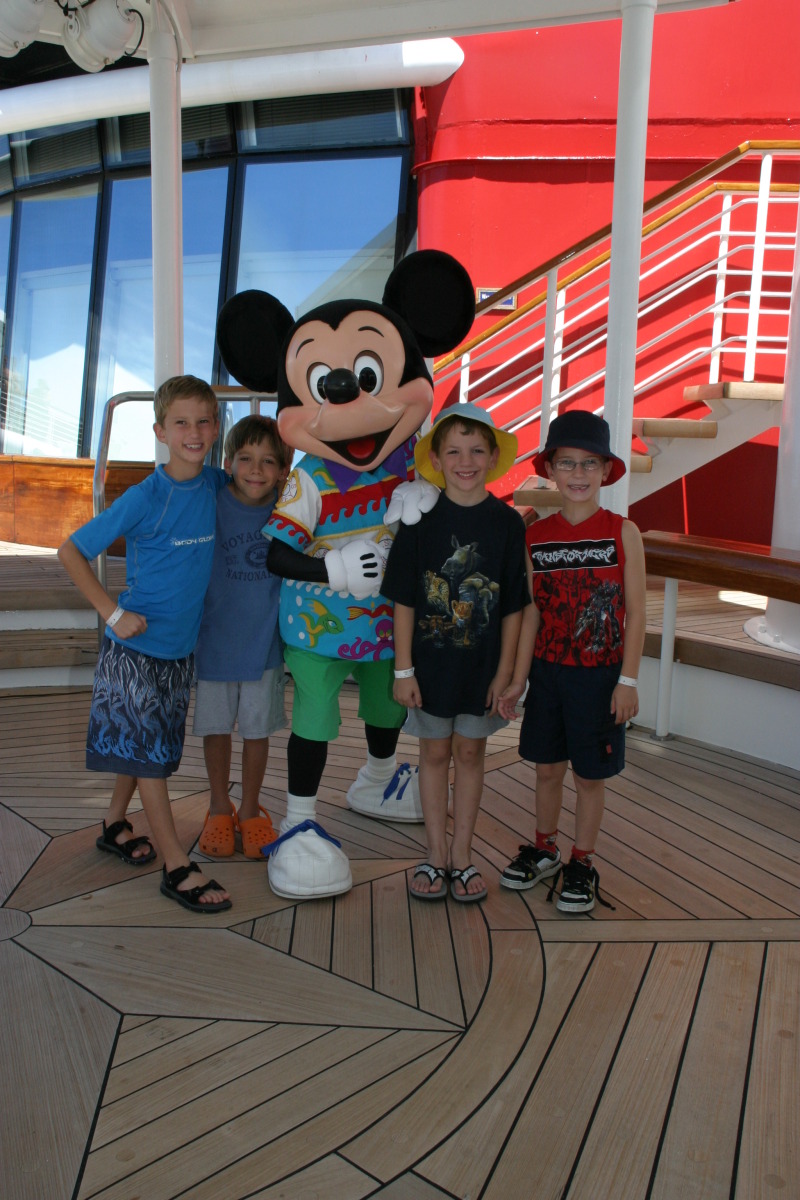2007-09-27-Disney-Magic-Cruise-06-Chance-Jack-Mickey-Case-Dax-GOOD.JPG