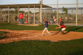 2007-04-26-Leopards-vs-Reds-044-Seth-hits-ball-GOOD.JPG