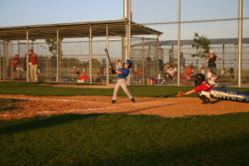 2007-04-26-Leopards-vs-Reds-049-Hunter-hits-ball-GOOD.JPG