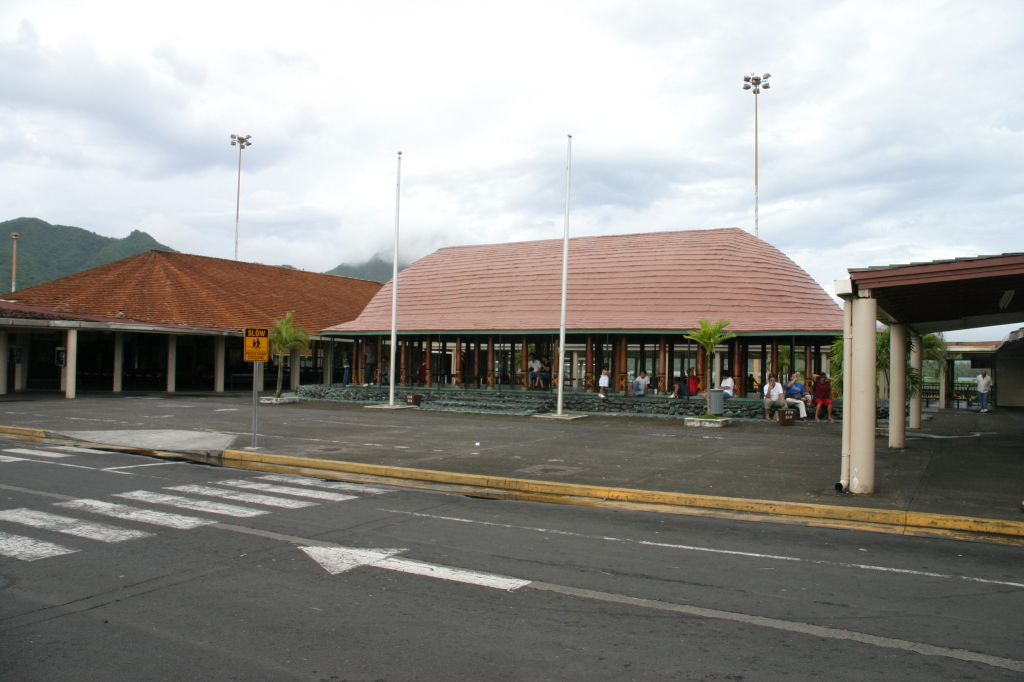2008-01-17-American-Samoa-68-airport-GOOD.JPG