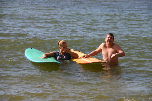 2008/01(January)/Hawaii/Best-of/640x480_2008-01-06-Hawaii-surfing-74-Livia-Bill-chilly-GOOD.JPG