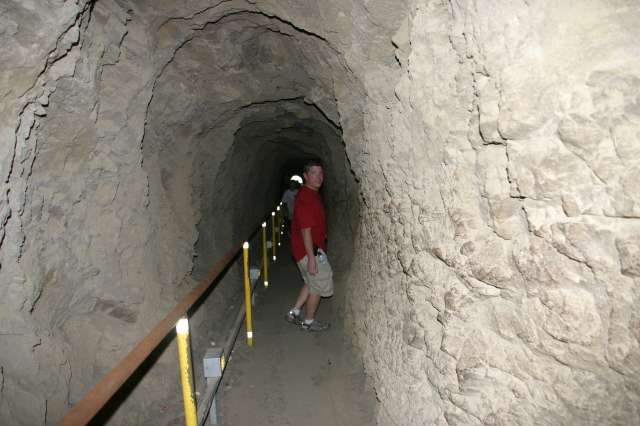 2008-01-11-Hawaii-Diamond-Head-Crater-25-Bill-Tunnel-GOOD.JPG
