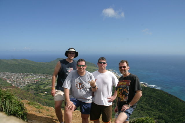 2008/01(January)/Hawaii/Best-of/640x480_2008-01-12-Hawaii-KoKo-Crater-08-Travis-Steve-Bill-Rob-GOOD.JPG