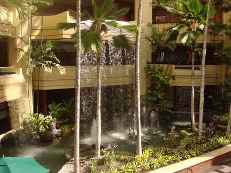 2008-01-04-Hawaii-44-Hyatt-lobby-waterfall-GOOD.JPG