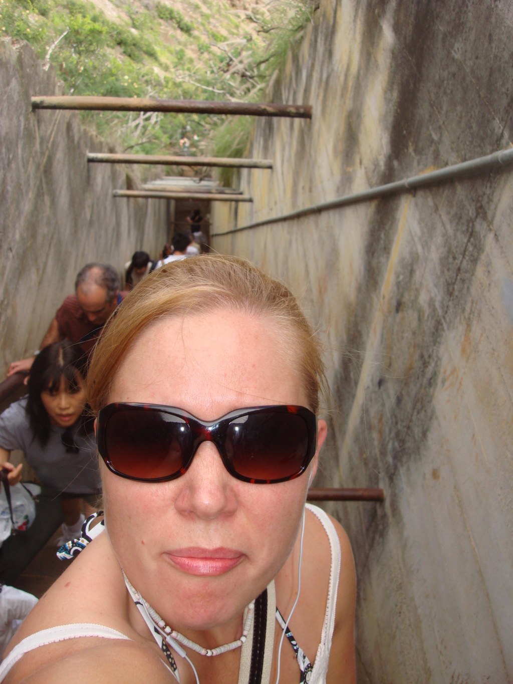 2008/01(January)/Hawaii/Jan04/1024x768_2008-01-04-Hawaii-25-Diamond-Head-Livia.JPG