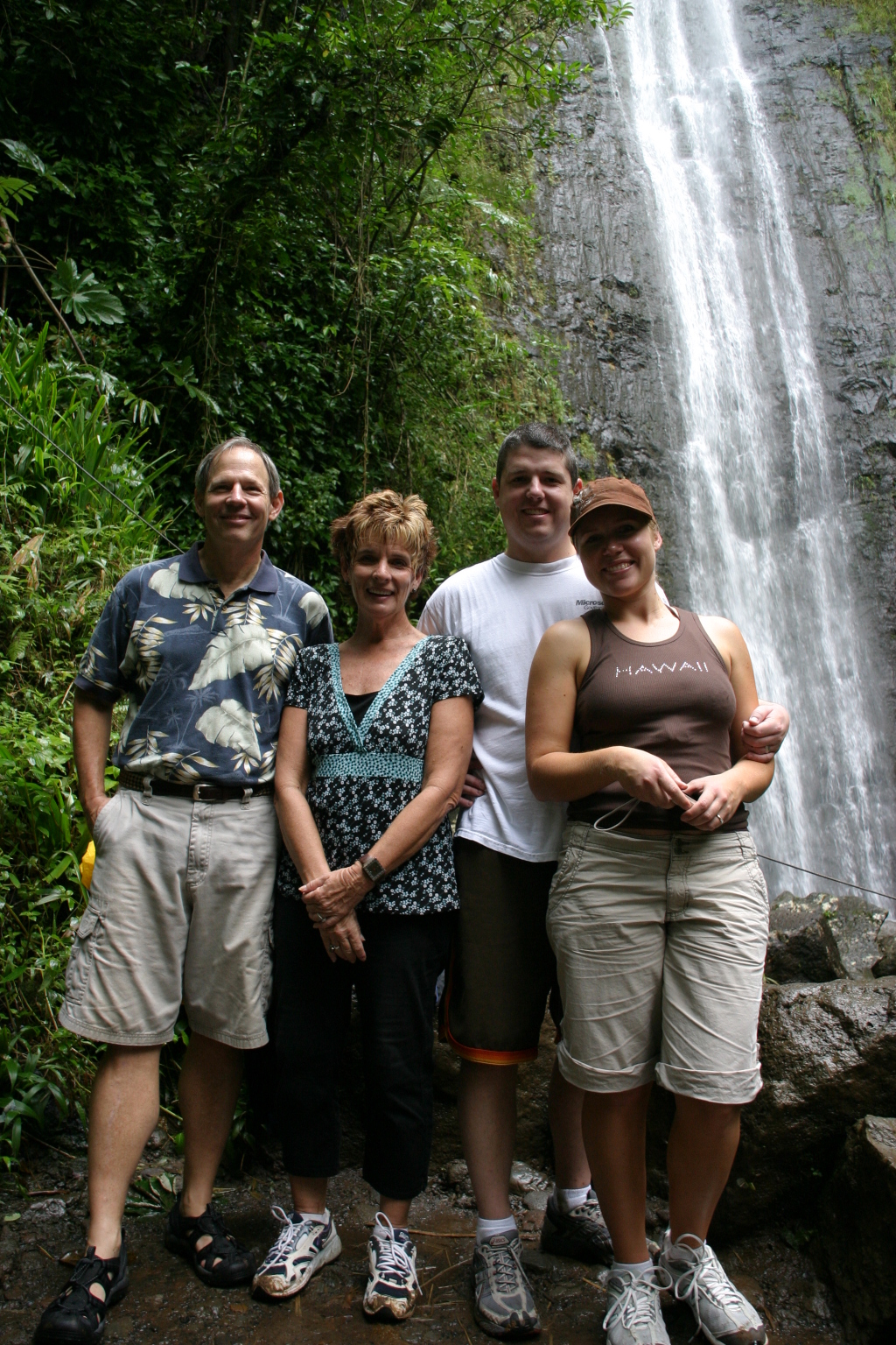 2008/01(January)/Hawaii/Jan05/1-Manoa-Falls/1024x768_2008-01-05-Hawaii-Manoa-Falls-35-John-Sheryl-Bill-Livia.JPG