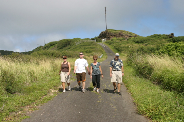 2008/01(January)/Hawaii/Jan05/2-Boys-ranch-hike/640x480_2008-01-05-Hawaii-Boys-Ranch-43-Livia-Bill-Sheryl-John.JPG