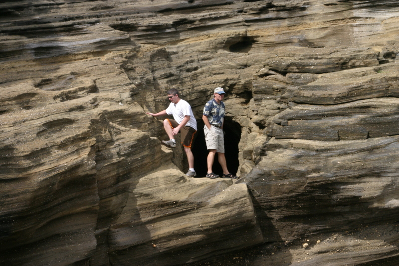 2008/01(January)/Hawaii/Jan05/3-LavaTube/800x600_2008-01-05-Hawaii-Lava-Tube-13-Bill-John.JPG