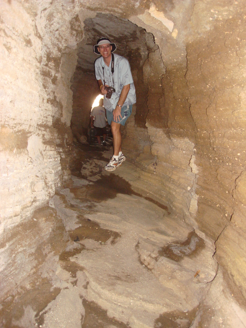 2008/01(January)/Hawaii/Jan05/3-LavaTube/800x600_2008-01-05-Hawaii-Lava-Tube-31-Travis.JPG